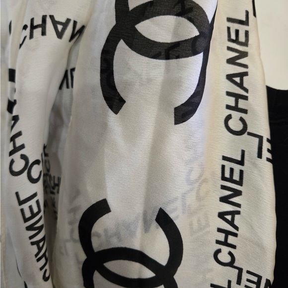 CHANEL Authentic Silk Scarf/Wrap EUC💕 - Picture 4 of 7